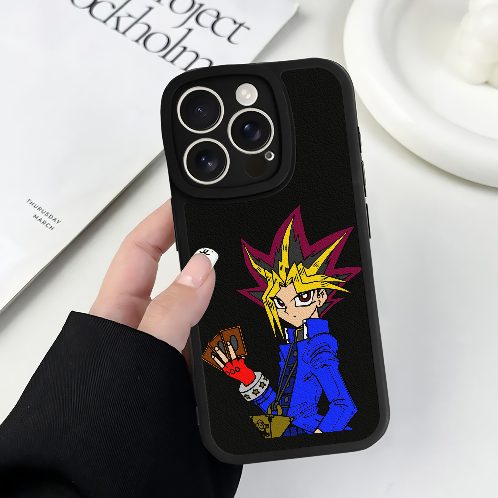 遊☆戯☆王 Yu-Gi-Oh! 【iPhone 16シリーズ対応】シリコンスマホケース（レザー調） 材質：シリコン